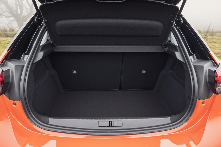 Багажник Vauxhall Corsa Ultimate (F) 2019 года  (фото 23 из 75)